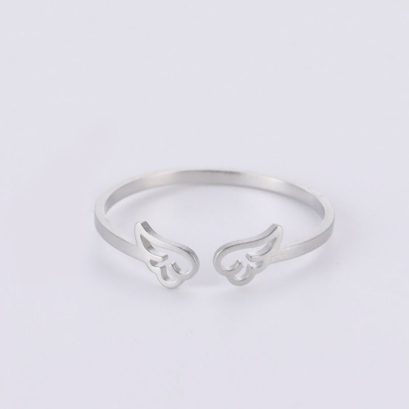 Niedliche und einfache Ringe mit Engelsflügeln, Katzen und Schlangen