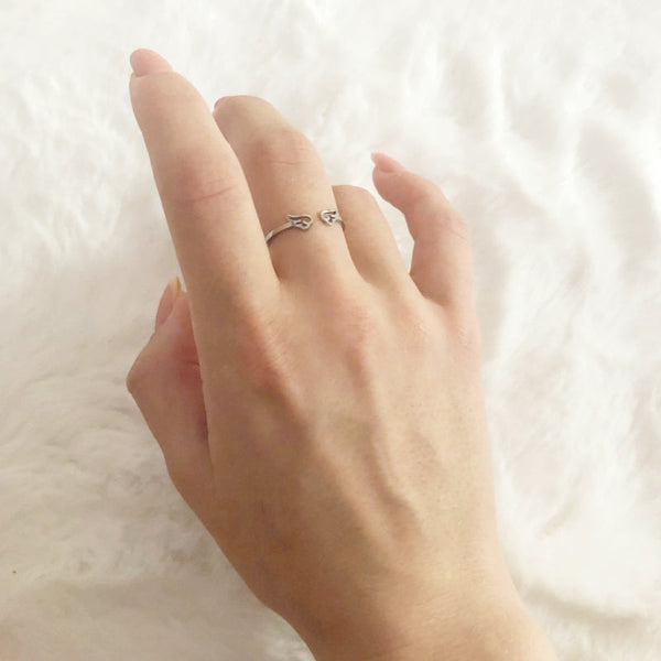 Niedliche und einfache Ringe mit Engelsflügeln, Katzen und Schlangen