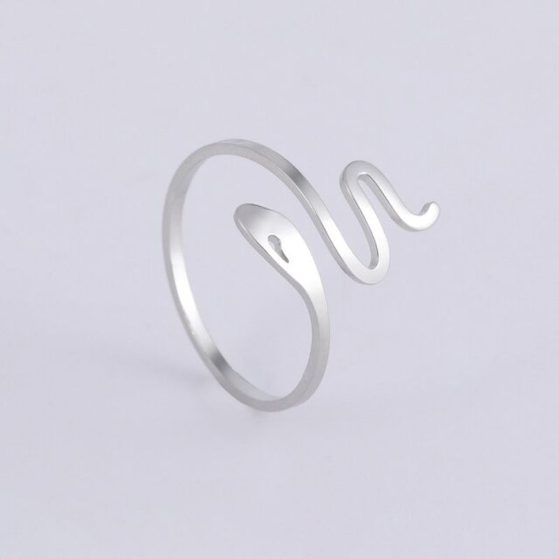 Niedliche und einfache Ringe mit Engelsflügeln, Katzen und Schlangen