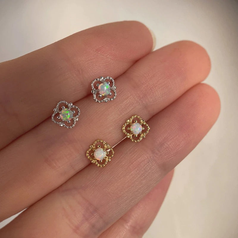 Zierliche, bunte, blumenförmige Opal-Ohrstecker