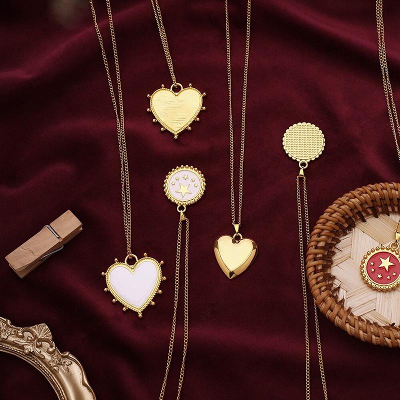 Zierliche Emaille-Halskette mit Sternanhänger