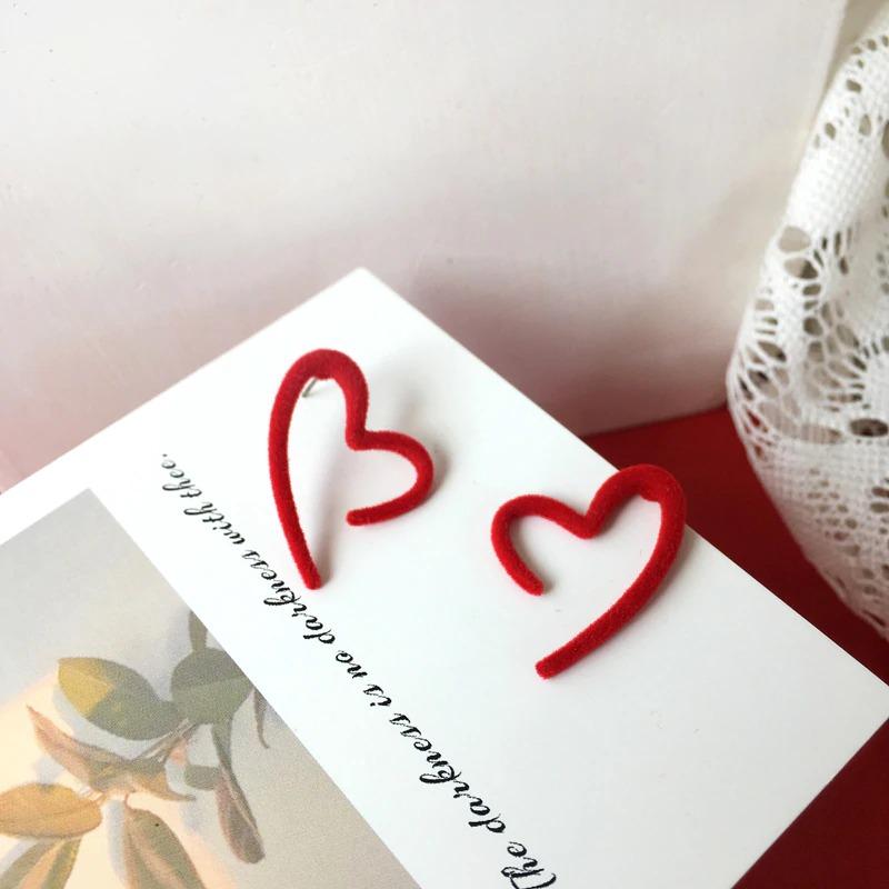 Zierliche rote Herz Ohrringe