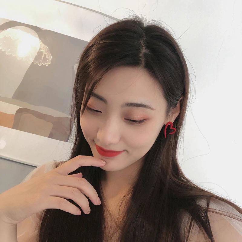 Zierliche rote Herz Ohrringe