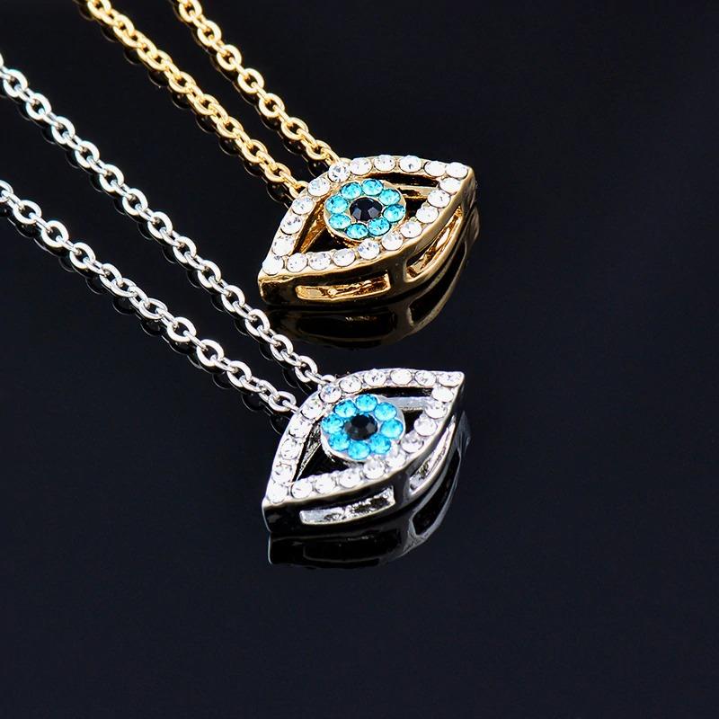 Schillernde Halskette mit blauem Auge und Strasssteinen