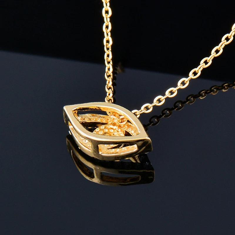 Schillernde Halskette mit blauem Auge und Strasssteinen