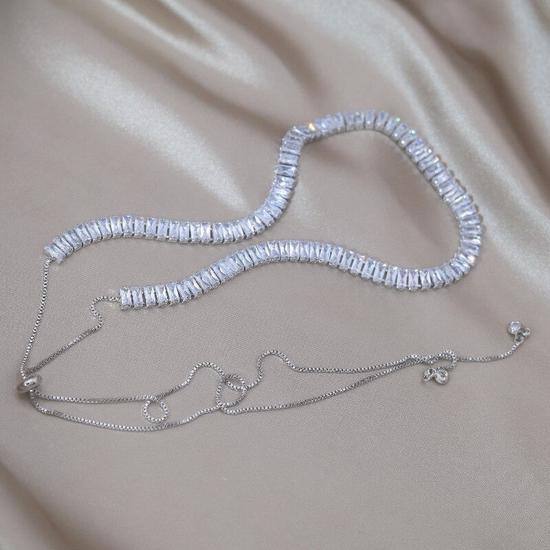 Schillernde Chokerhalsketten mit Iced Out-Zirkonverzierung