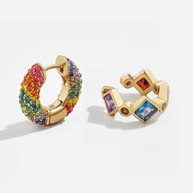 Schillernde Ohrclips mit Strasssteinen in Regenbogenfarben