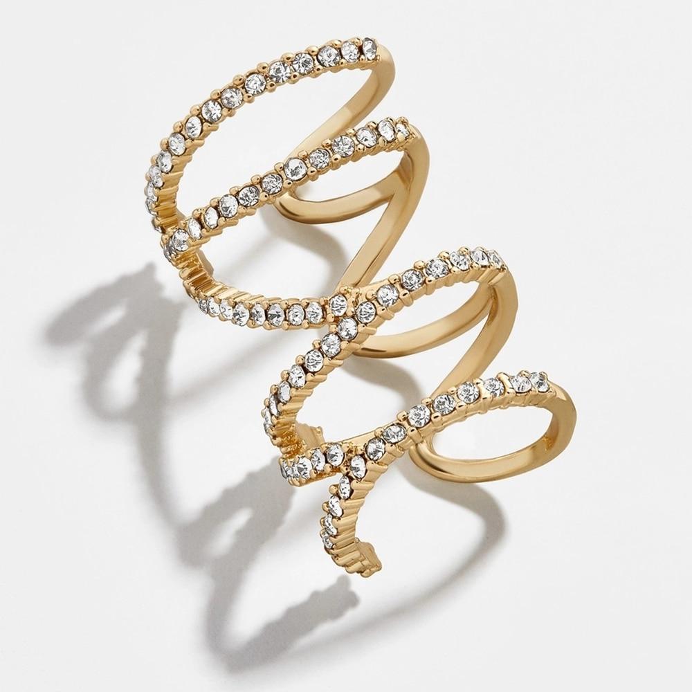 Schillernde Ohrclips mit Strasssteinen in Regenbogenfarben