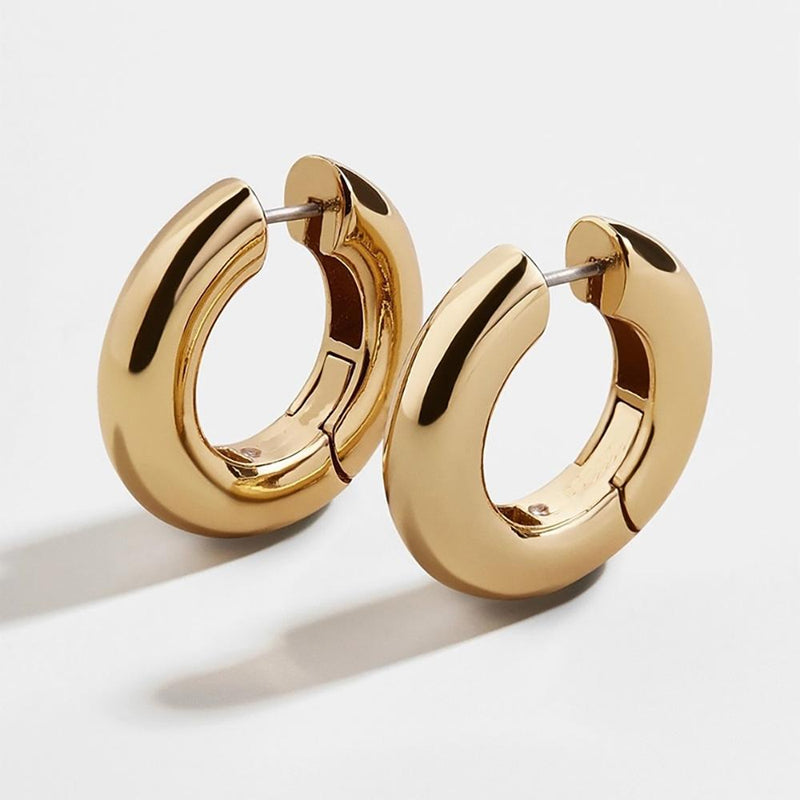 Schillernde Ohrclips mit Strasssteinen in Regenbogenfarben