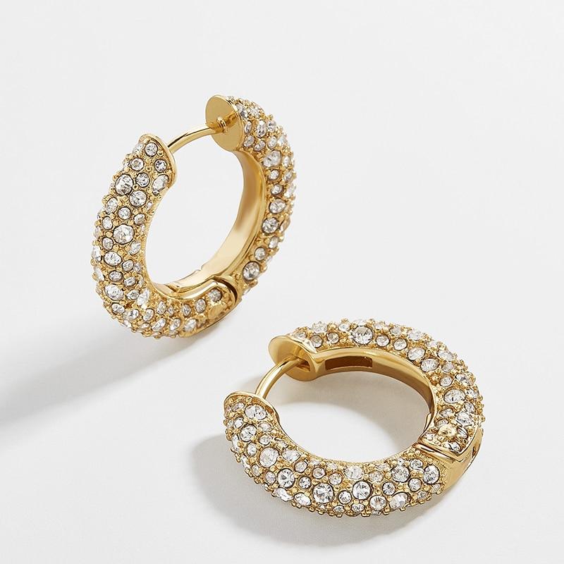 Schillernde Ohrclips mit Strasssteinen in Regenbogenfarben