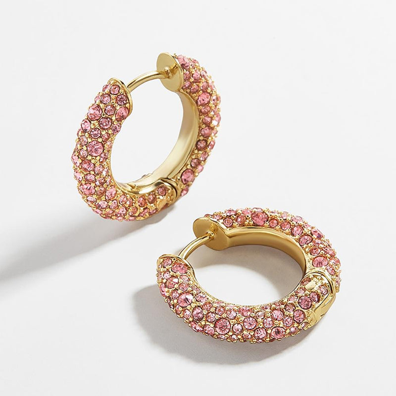 Schillernde Ohrclips mit Strasssteinen in Regenbogenfarben