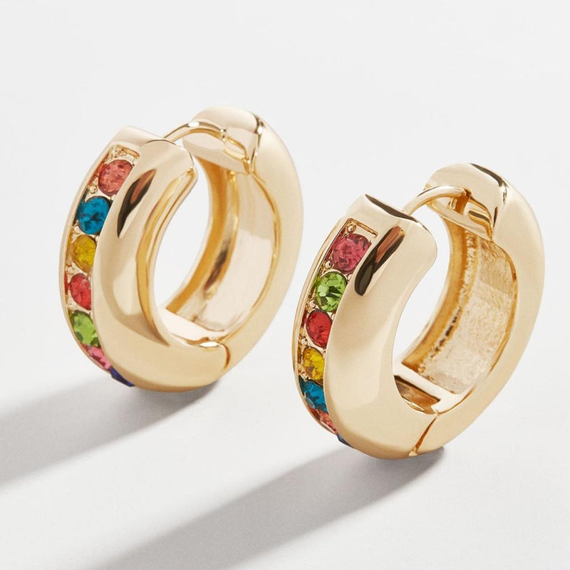 Schillernde Ohrclips mit Strasssteinen in Regenbogenfarben