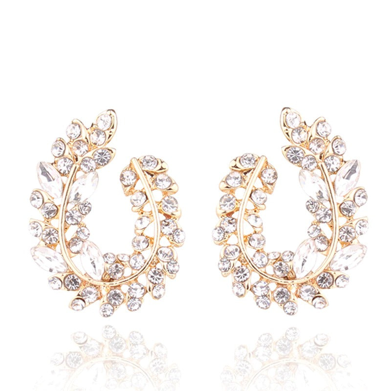 Schillernde, mit Strasssteinen besetzte Ohrstecker aus Acryl in Blattform