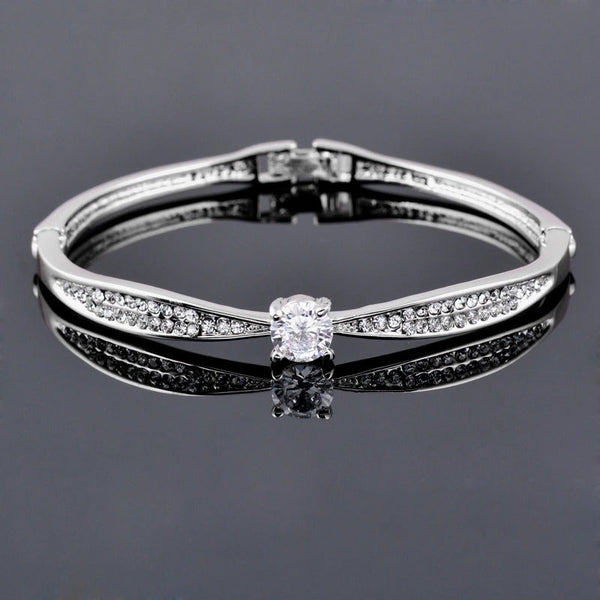 Schillernde runde Armreifen mit Zirkonia