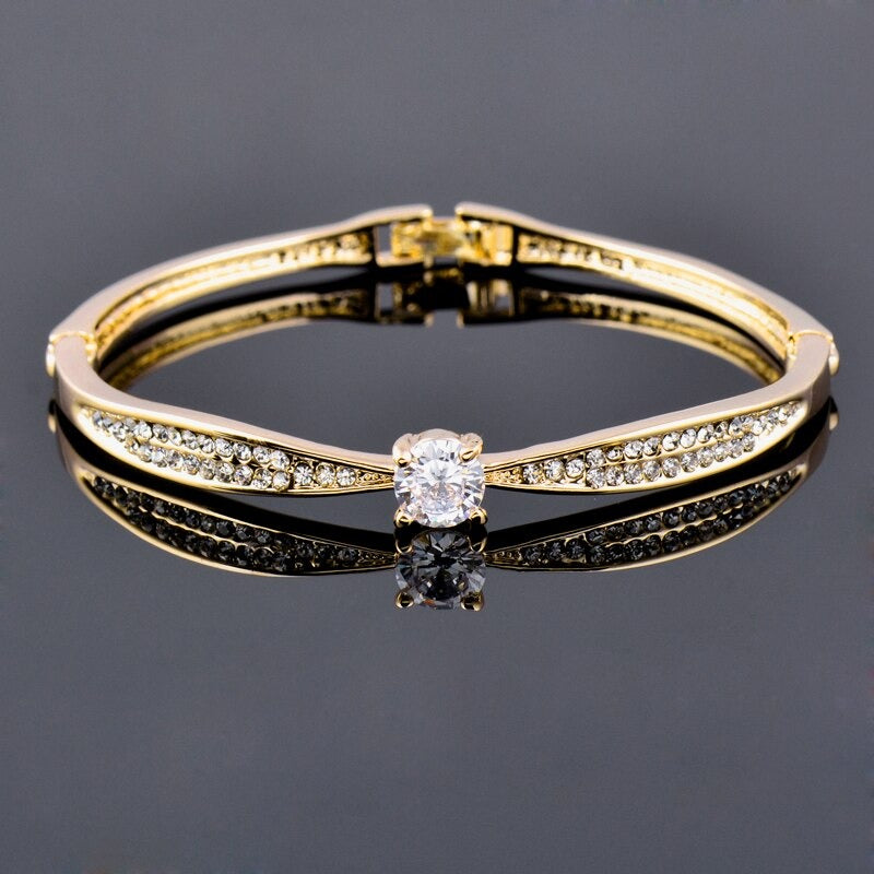 Schillernde runde Armreifen mit Zirkonia