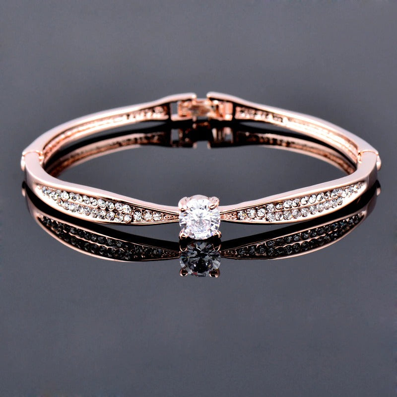 Schillernde runde Armreifen mit Zirkonia