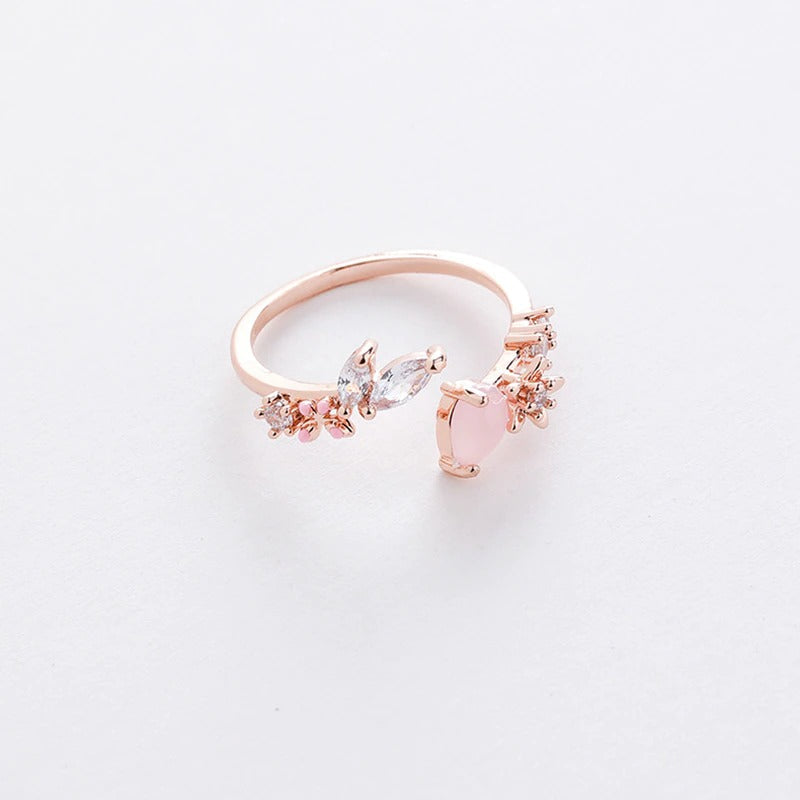 Schillerndes Set aus mikroeingelegten Zirkonia-Blumenringen