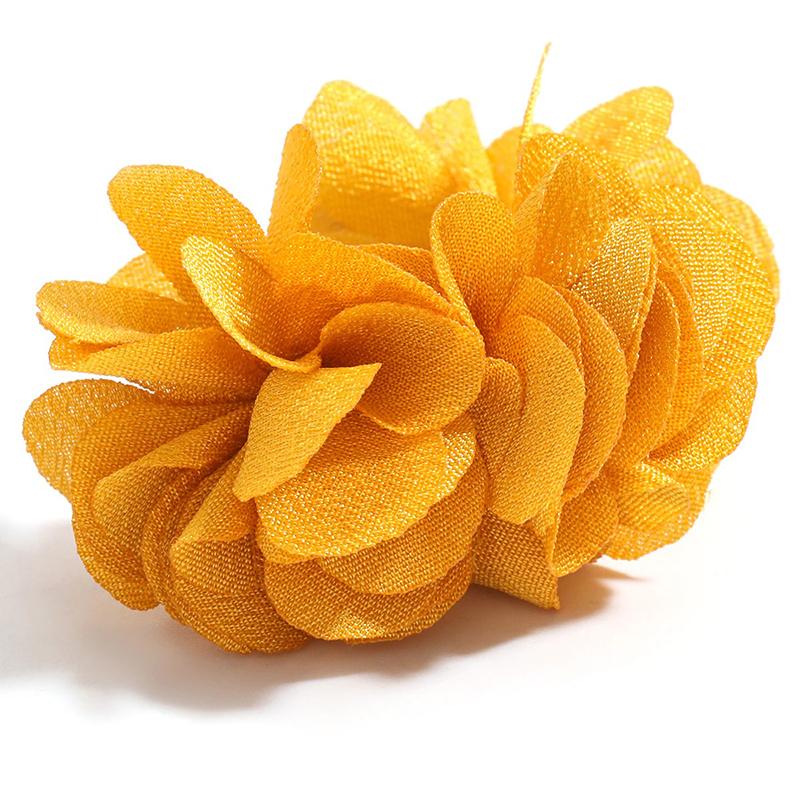 Zarte C-förmige Spitzenblumenohrringe