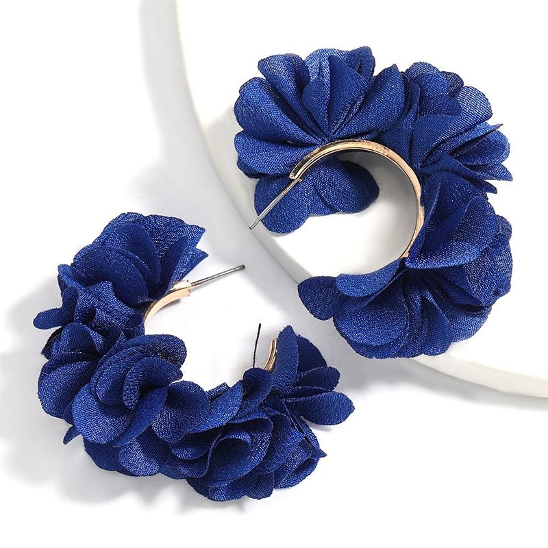 Zarte C-förmige Spitzenblumenohrringe