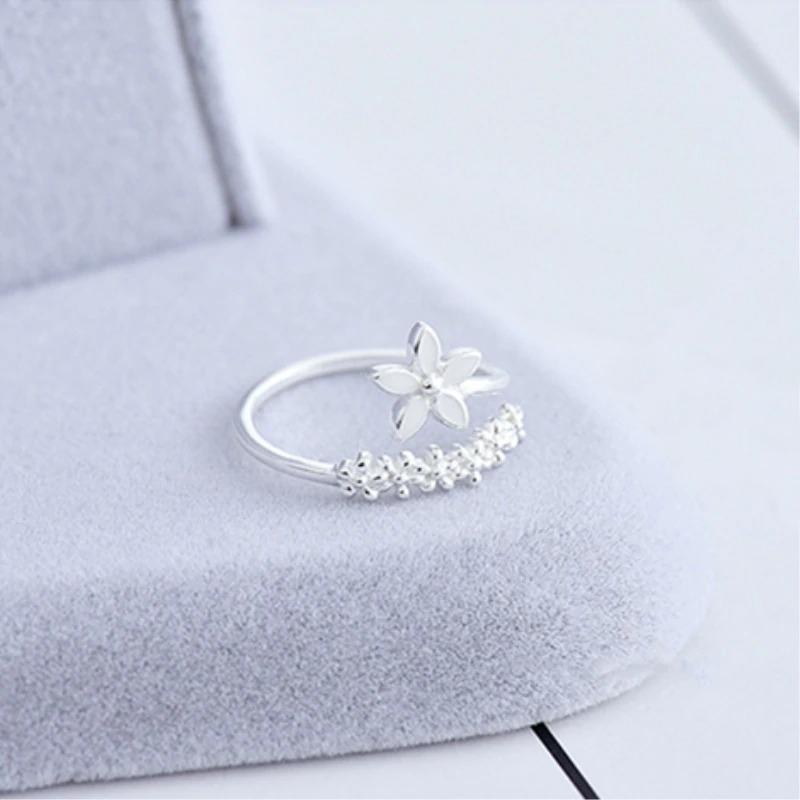 Zarter Blumenring aus Sterlingsilber