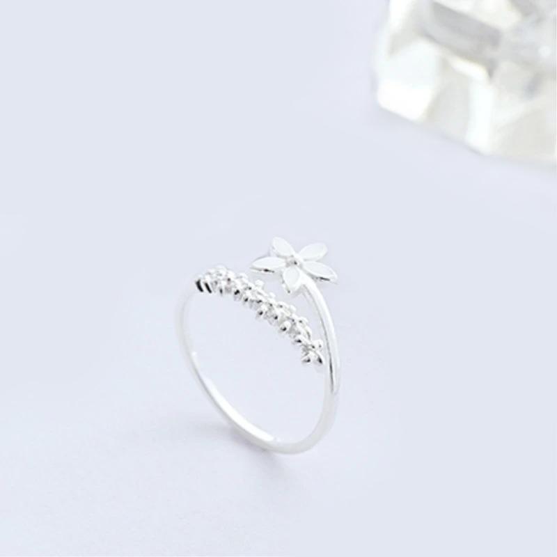 Zarter Blumenring aus Sterlingsilber