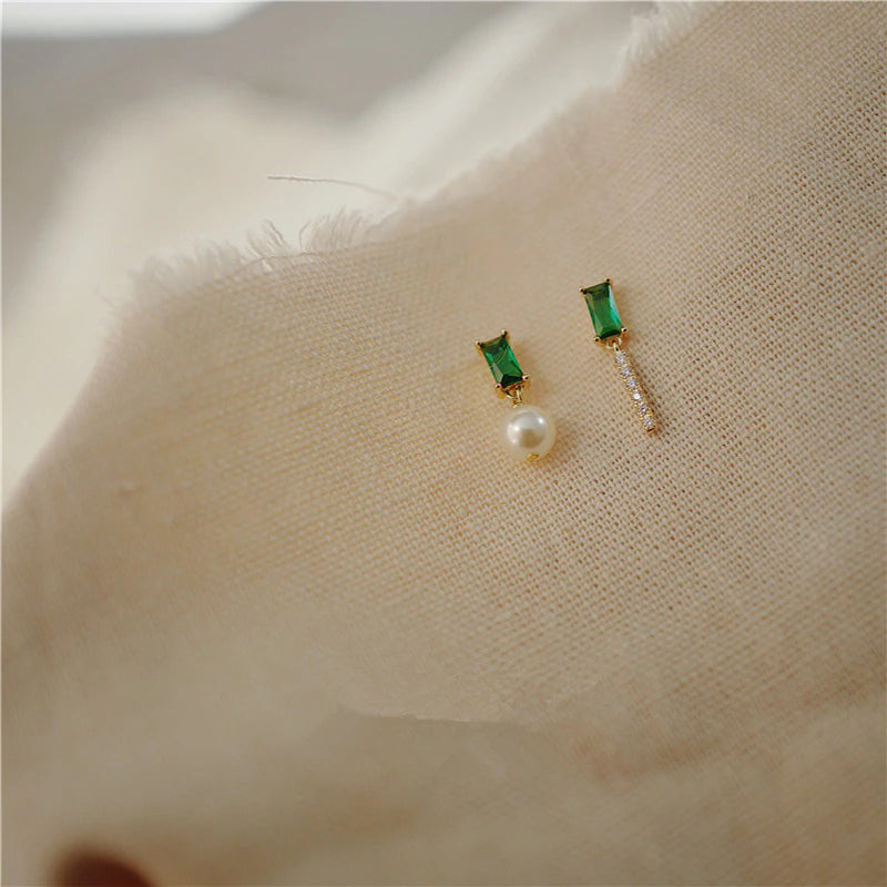 Zarte grüne Smaragd inspirierte Perlenohrstecker
