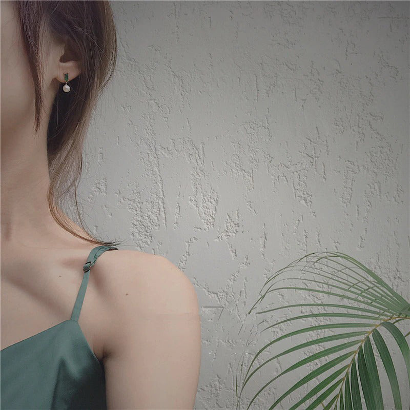 Zarte grüne Smaragd inspirierte Perlenohrstecker