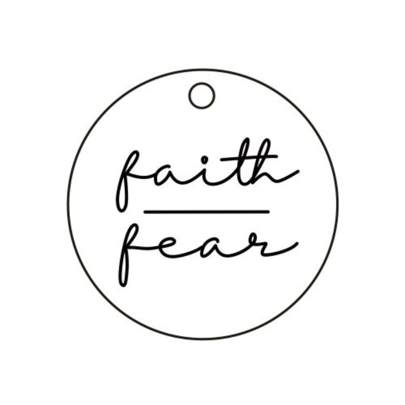 Zarte Halskette mit inspirierendem Scheibenanhänger