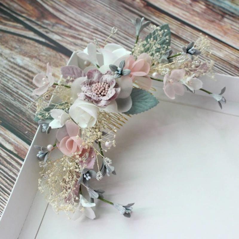 Zartes pastellfarbenes Blumen-Kopfstück