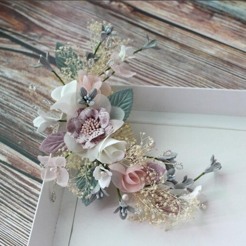 Zartes pastellfarbenes Blumen-Kopfstück