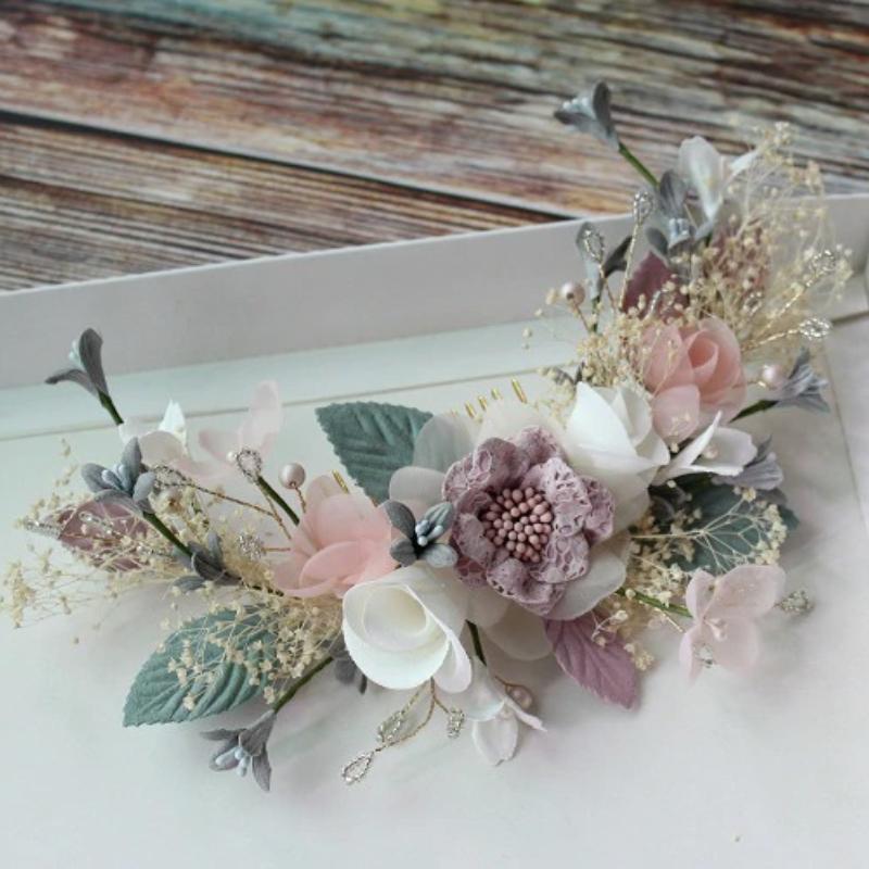 Zartes pastellfarbenes Blumen-Kopfstück