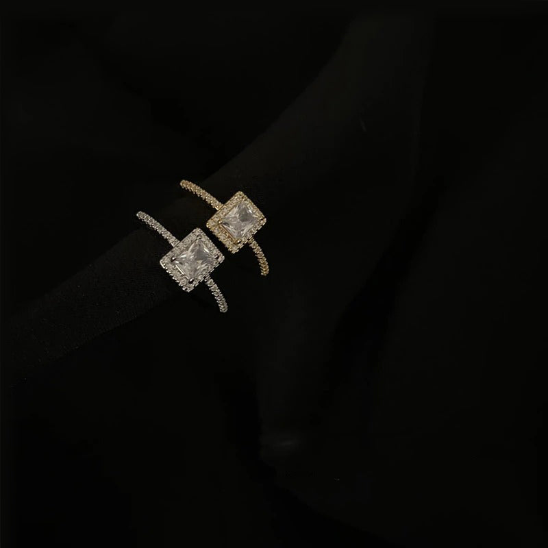 Zarter quadratischer Zirkonring