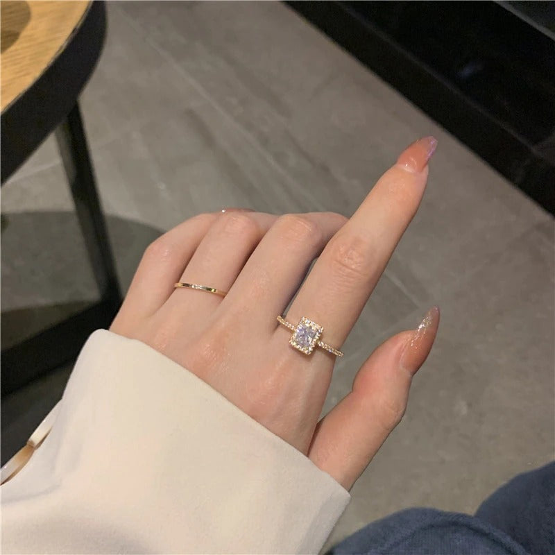 Zarter quadratischer Zirkonring