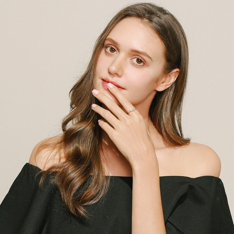 Zarte minimalistische Ringe aus Sterlingsilber mit Natursteinen