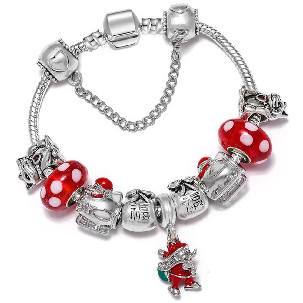 Entzückendes Perlenarmband mit Weihnachtsanhänger