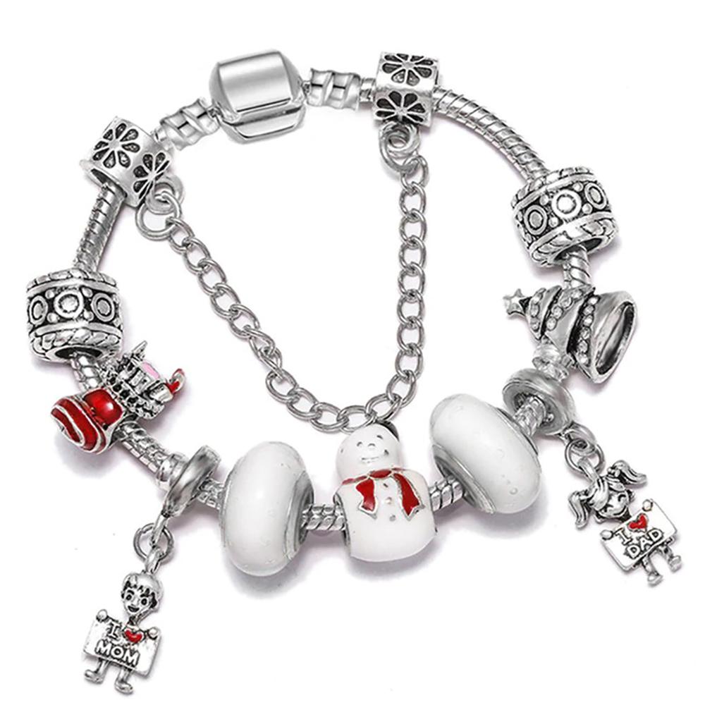 Entzückendes Perlenarmband mit Weihnachtsanhänger