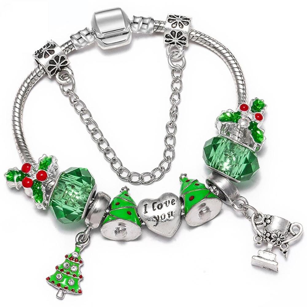 Entzückendes Perlenarmband mit Weihnachtsanhänger