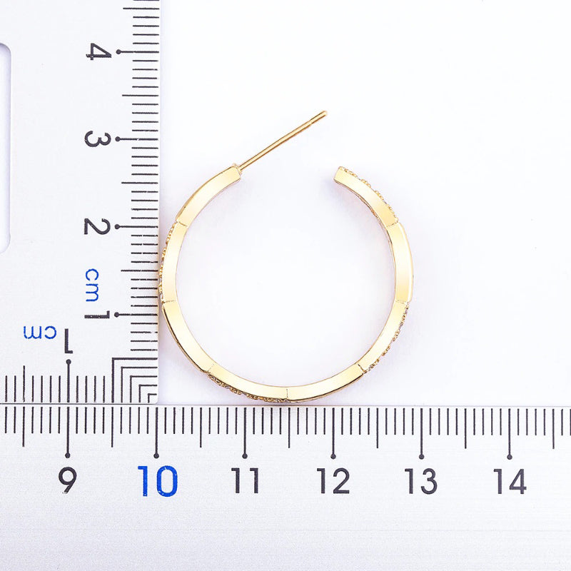 Herrliche Creolen mit geometrischen Strass-Akzenten