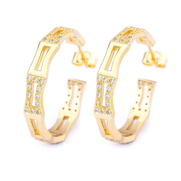 Herrliche Creolen mit geometrischen Strass-Akzenten