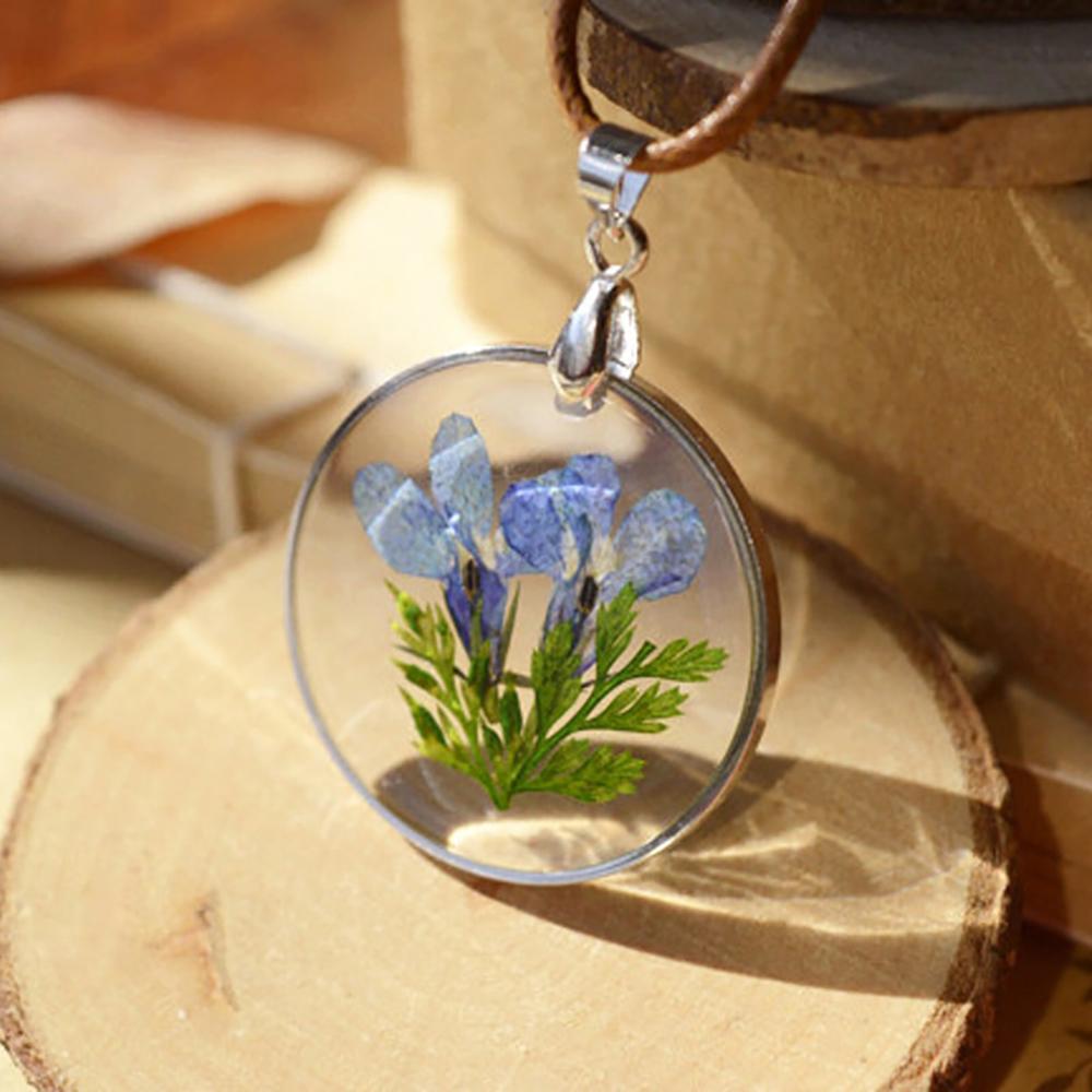 Entzückende echte natürliche getrocknete Blumen-Charm-Halskette in rundem Glasanhänger