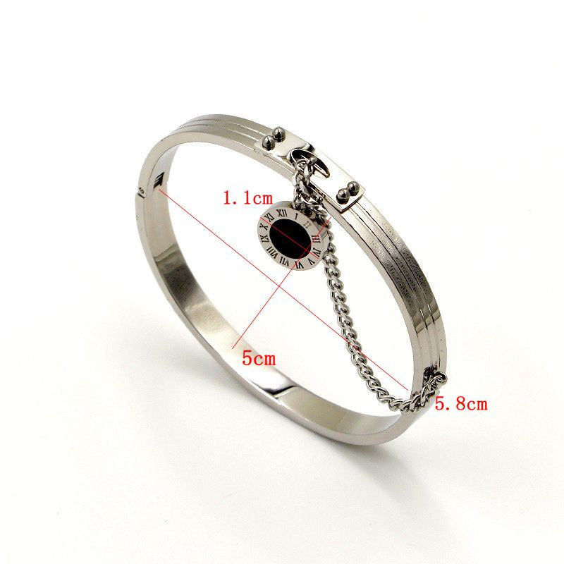 Deluxe-Armreif mit römischen Ziffern und runder Anhängerkette