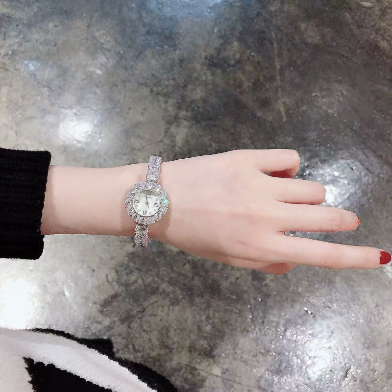 Deluxe-Quarz-Armbanduhr mit römischen Ziffern und Zirkonia