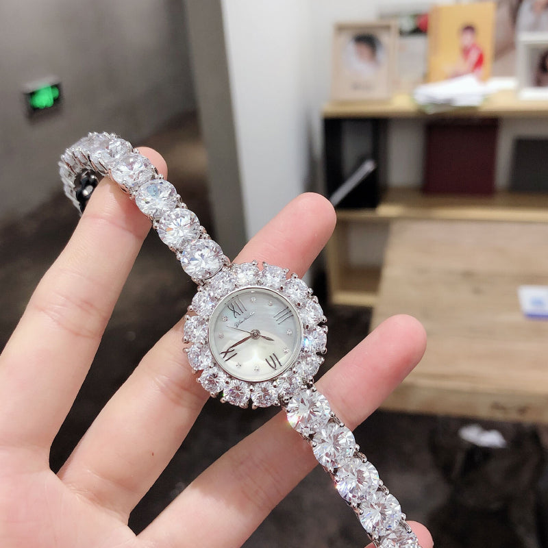 Deluxe-Quarz-Armbanduhr mit römischen Ziffern und Zirkonia