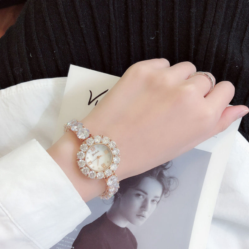 Deluxe-Quarz-Armbanduhr mit römischen Ziffern und Zirkonia