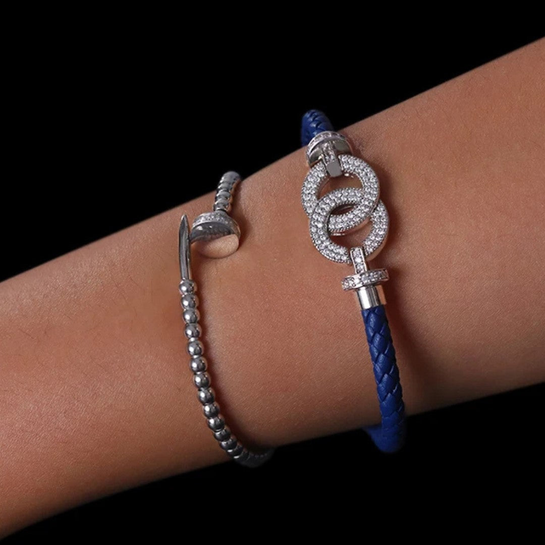 Armband mit goldenen Perlen