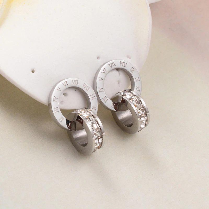 Ohrstecker mit doppelter Schlaufe und römischen Ziffern