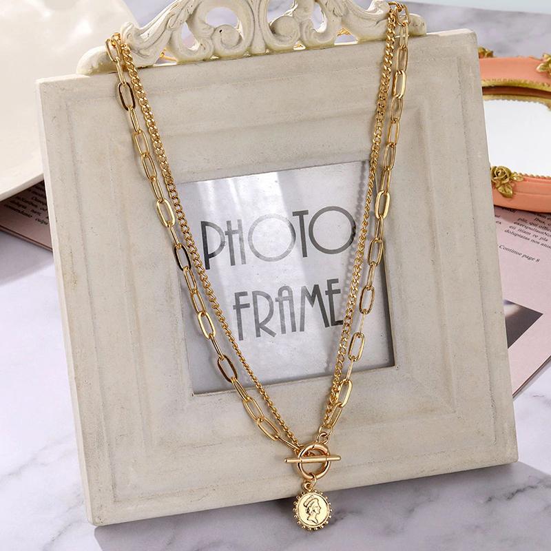 Ausgefallene, dicke Kette mit Anhängerketten in verschiedenen Stilen