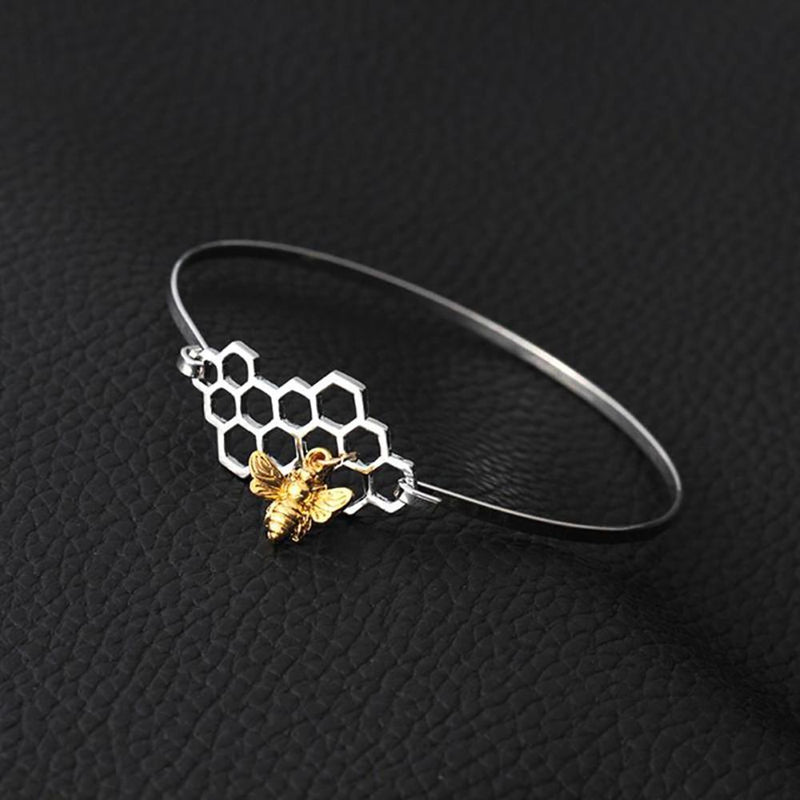Eleganter Armreif mit Bienenstock-Gliederkette
