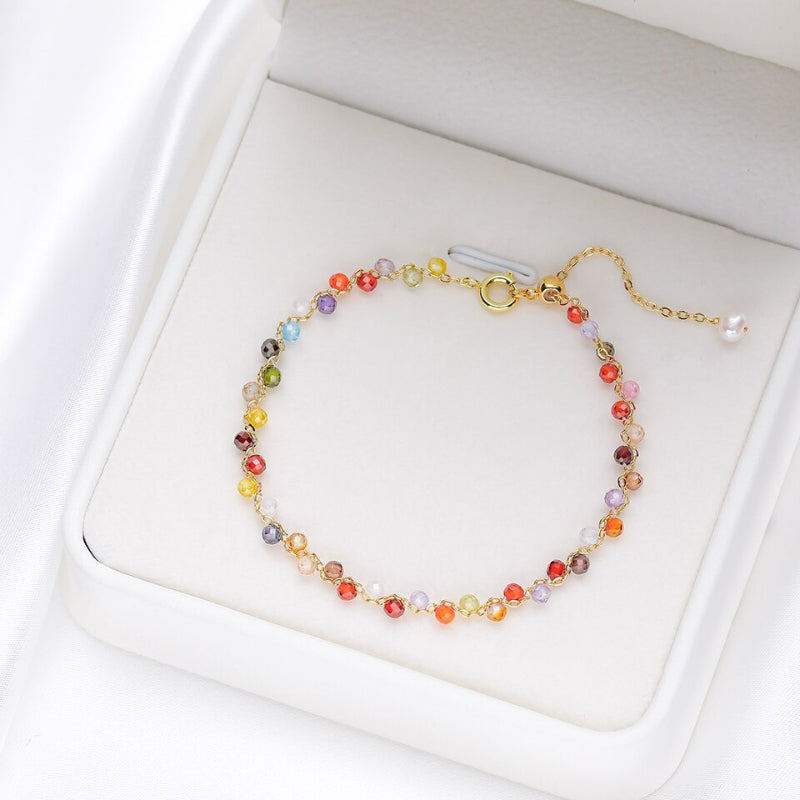 Elegante Armbänder aus bunten Natursteinperlen