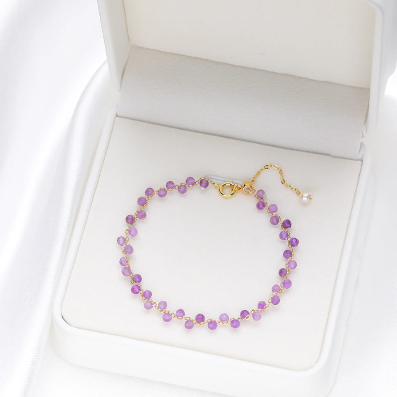 Elegante Armbänder aus bunten Natursteinperlen